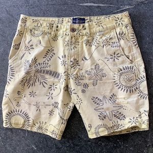 Scotch & Soda Amsterdam Couture shorts. Denim like material. 100% cotton.